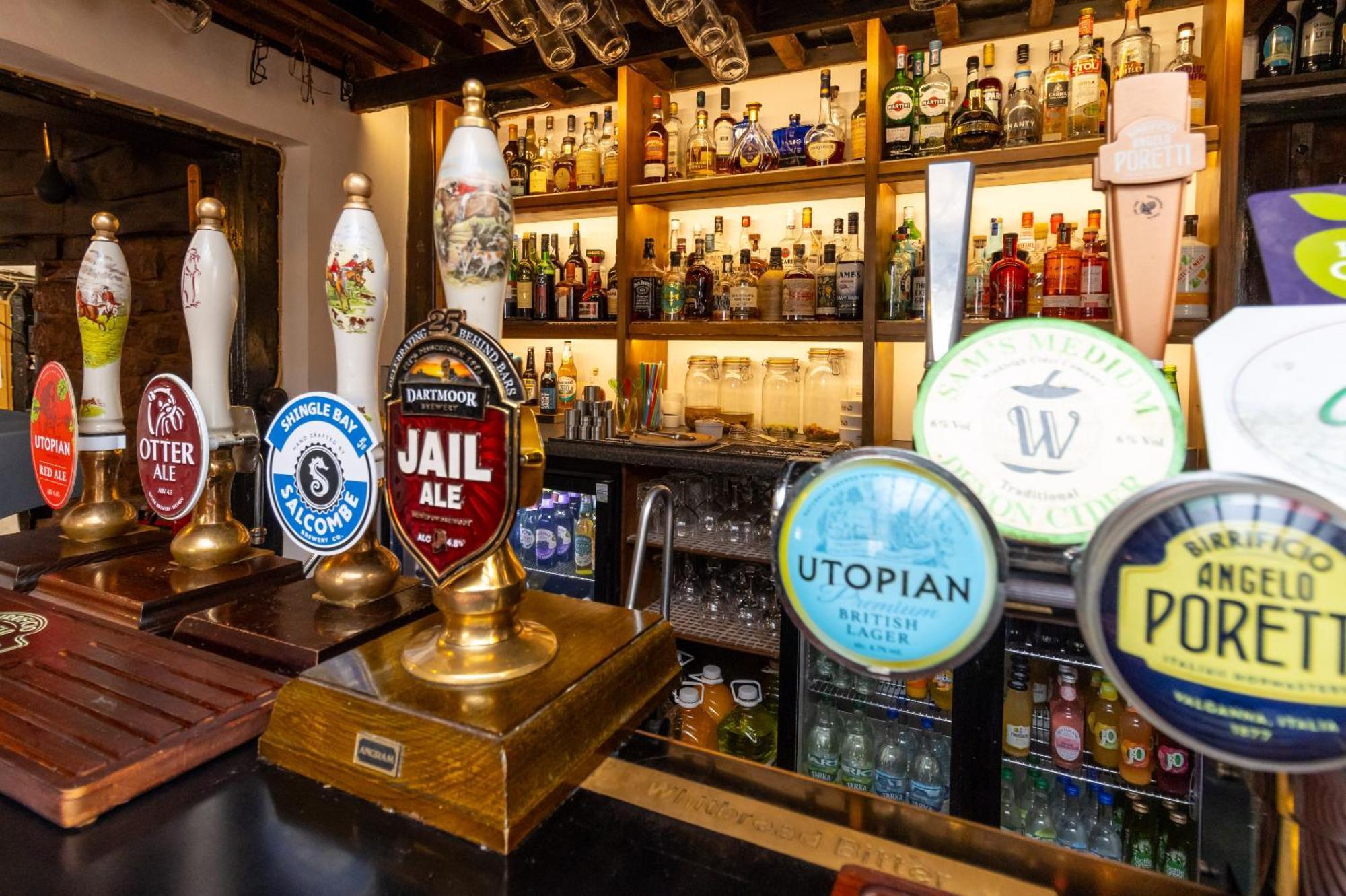 New Inn Кредитон Экстерьер фото