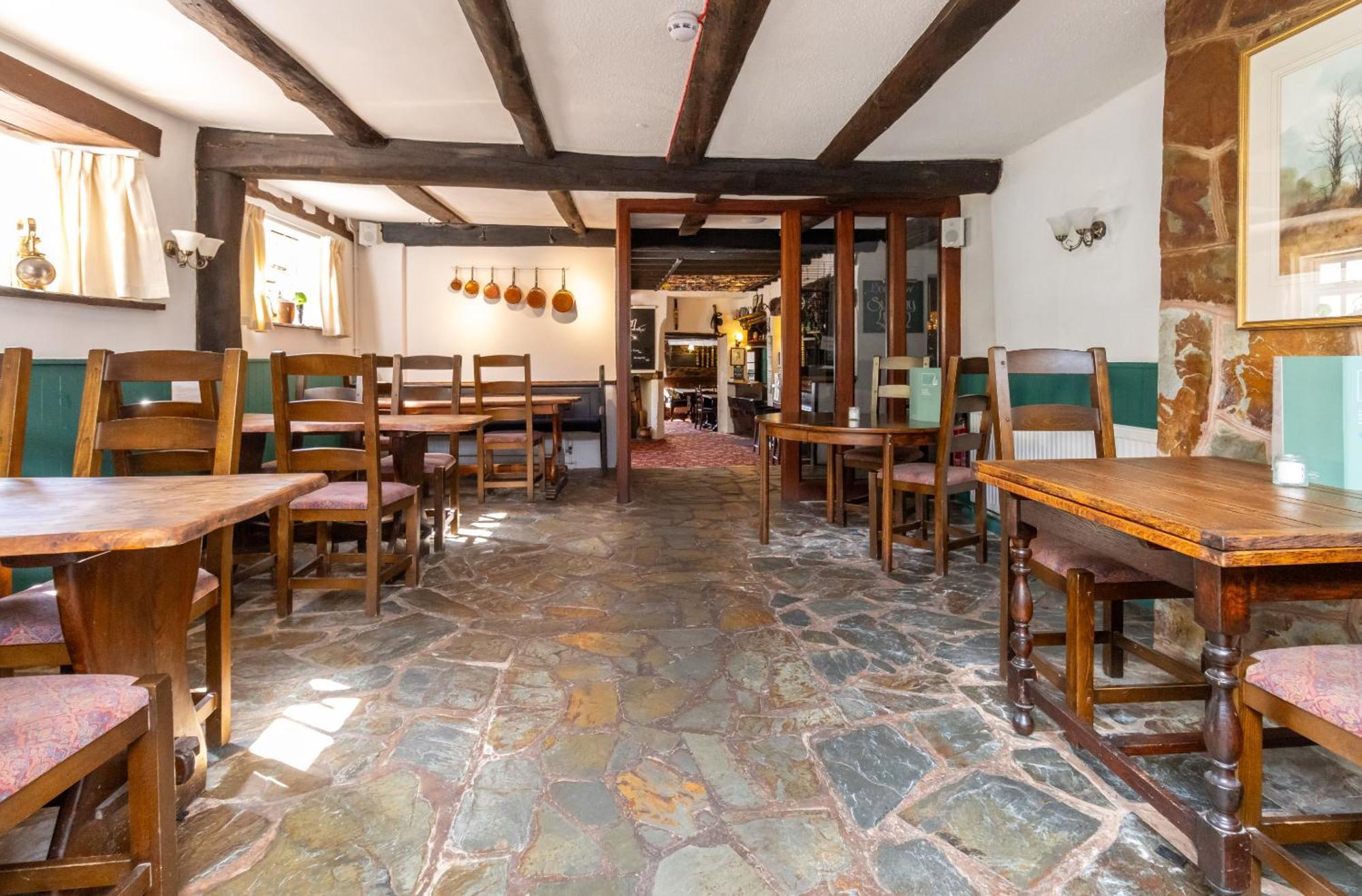 New Inn Кредитон Экстерьер фото