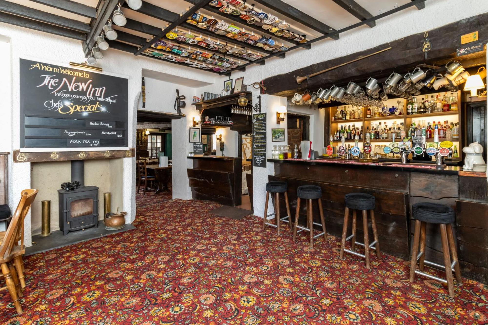 New Inn Кредитон Экстерьер фото